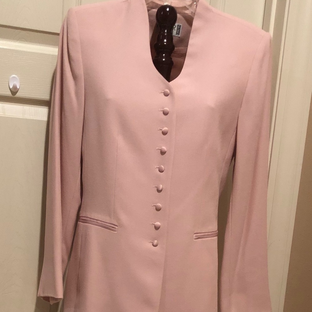 Sophisticated, classy and custom Kasper!